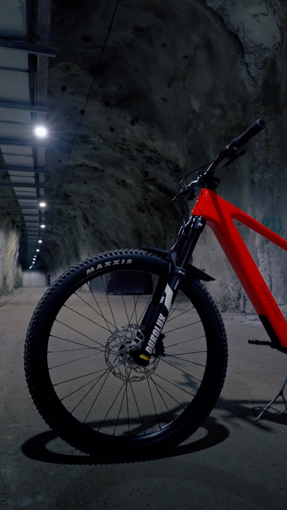 Our interpretation of a walk on the red carpet. The TUNDRA 9 in LIMITED RED ❤️‍🔥 🎥 by @dpfilmflow from @gravity.frame.pr
