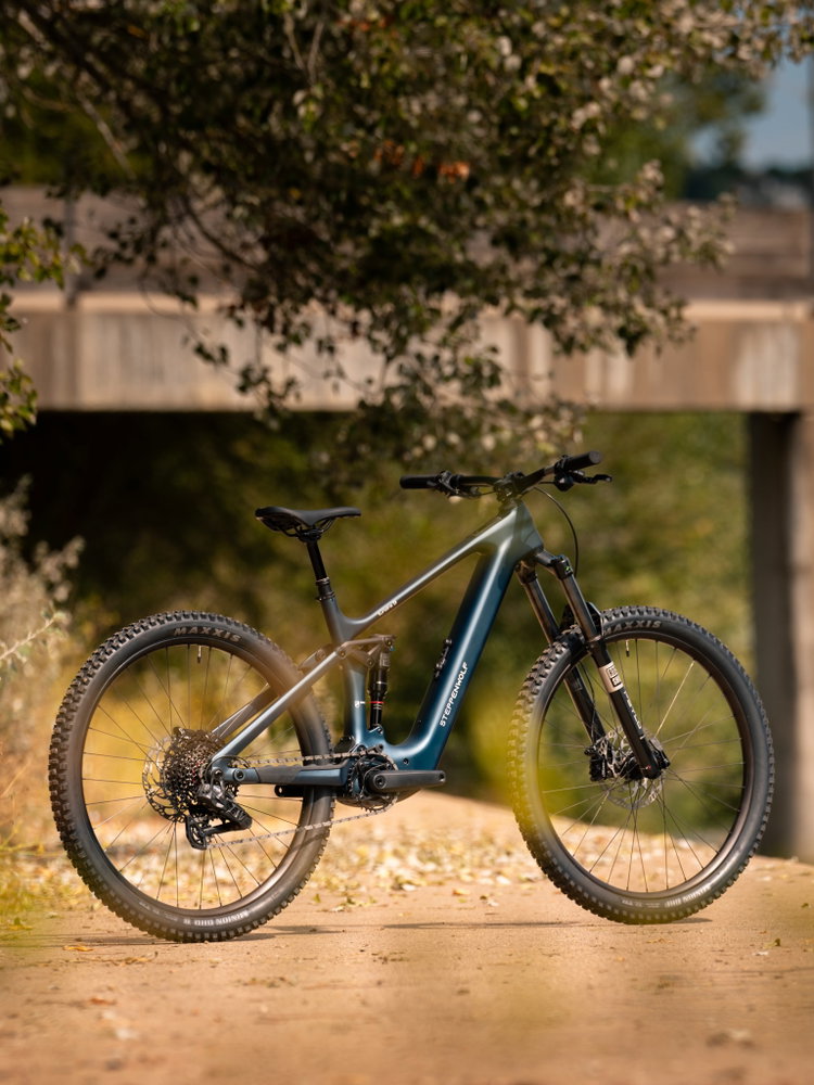 Let’s introduce you to the Class of 2027 Meet the TUNDRA 9 in ATLAS BLUE MATTE. Full carbon frame @avinoxebike drive sys